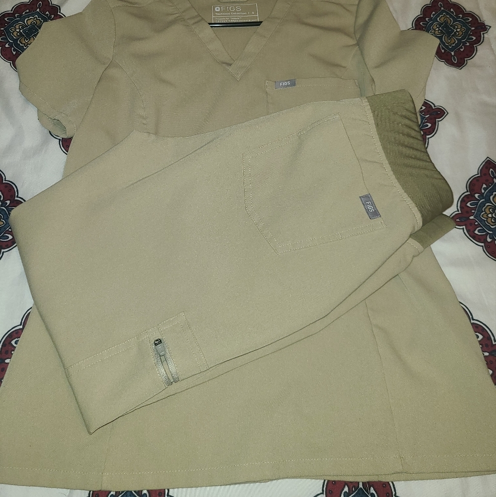 Womens scrubs